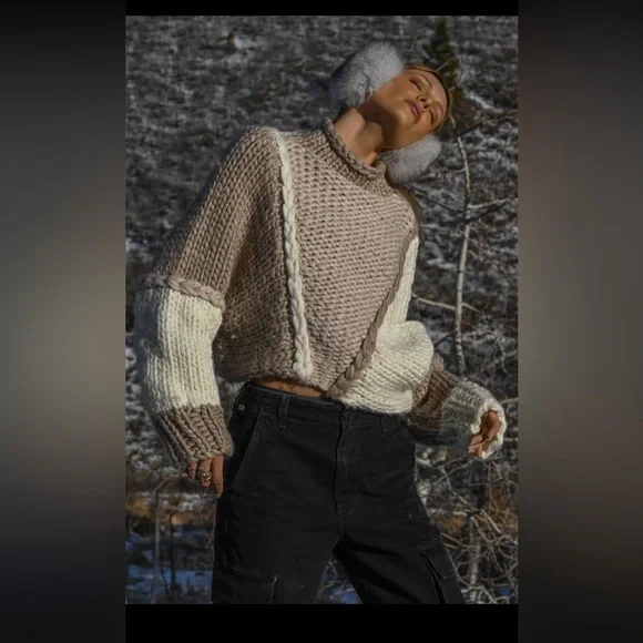 Cozy Colorblock Sweater - Picture 4 of 12